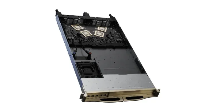 NVLink Switch tray с четырьмя чипами NVLink Switch.