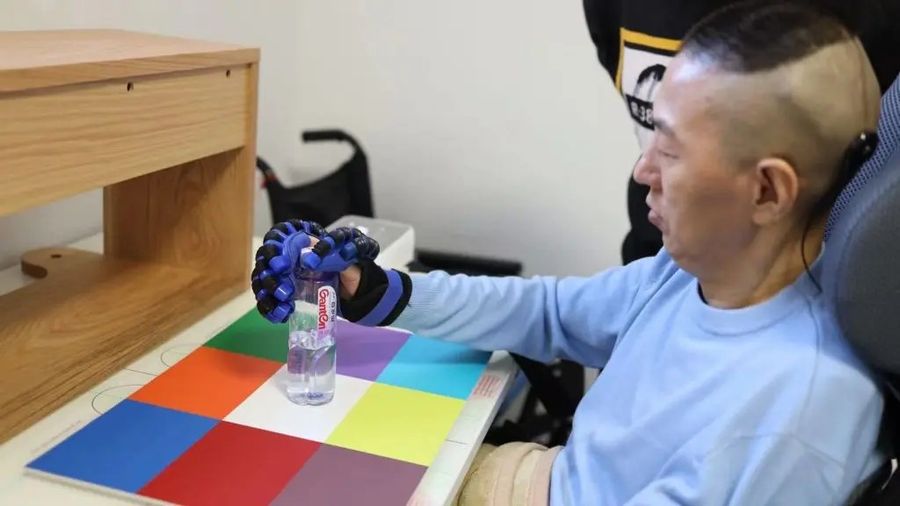 Устройство NEO относится к классу минимально инвазивных устройств эпидурального типа